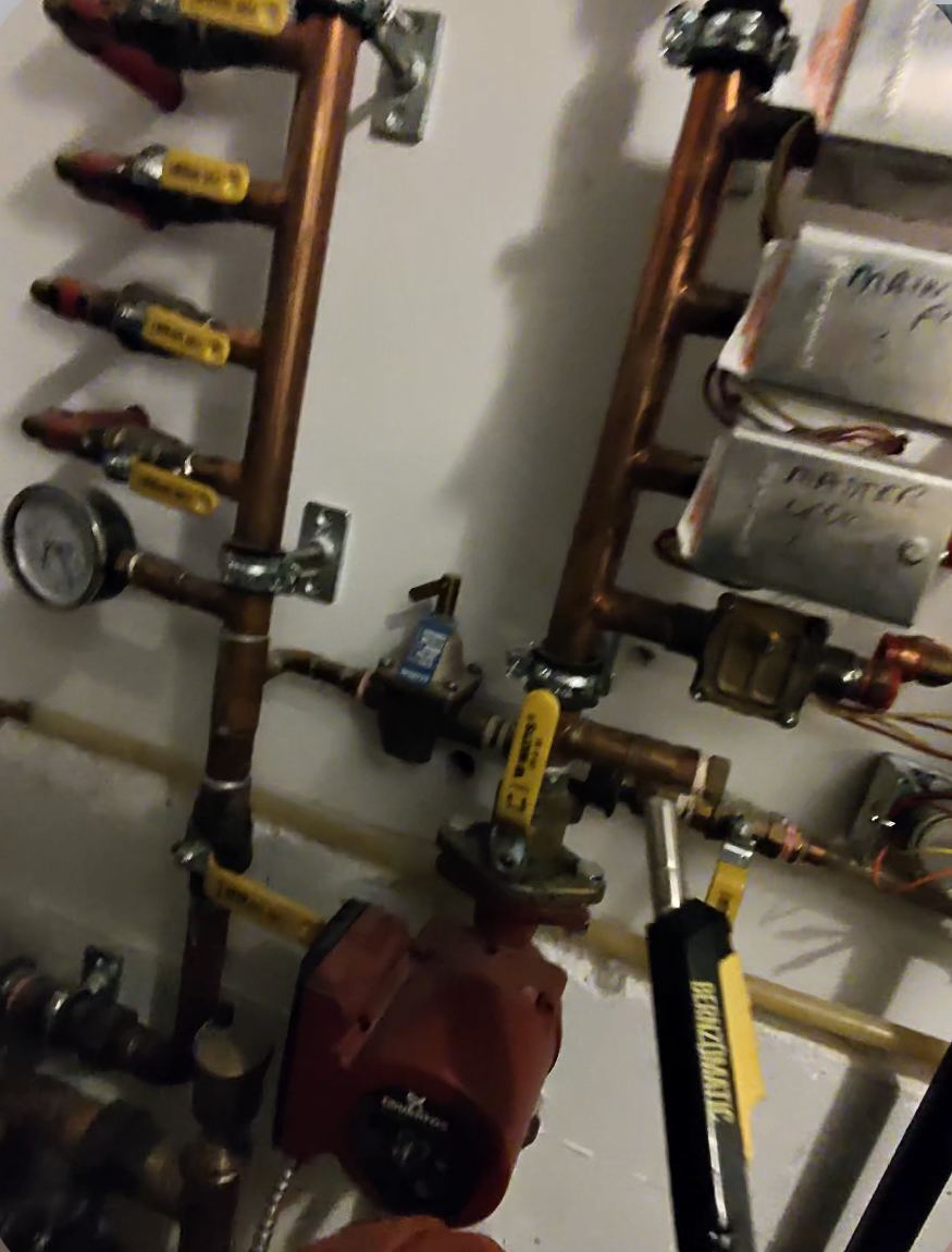 Copper hydronic manifold with zone valves